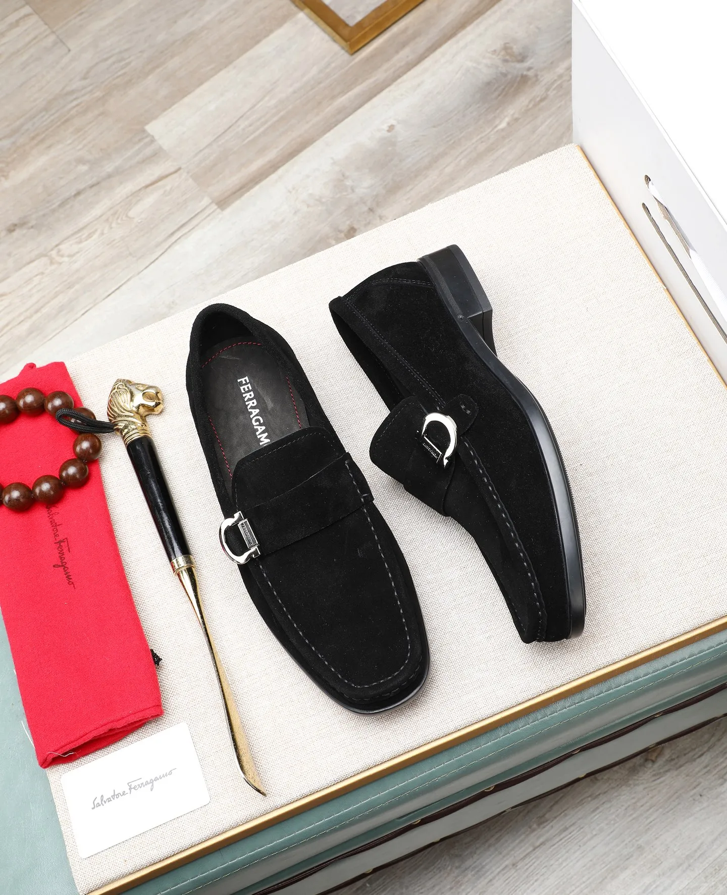 Men's clothing and shoes 💰700📛📛High-end goods! Salvatore Ferragamo is the world's top luxury footwear brand. It comes from Italy, the kingdom of fashion. It is famous all over the world for its traditional handmade design and novel styles... 🚶🏻🚶🏻 Top-quality suit shoes are sold simultaneously at the counter. This style is purely handmade. The fabric is imported Italian calfskin➕soft water-dyed cowhide lining. Specially available with original deep rubber outsole🌀🌀Size: 38➖44